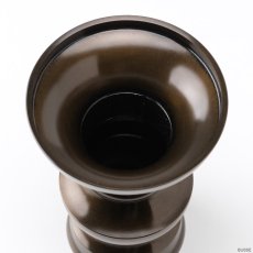 画像3: 仏具 花立 鍋丁色 4.5寸 真鍮製 受け皿付 （生花・常花用 仏壇用 伝統仏具 国産品 高岡鋳物 地花立 花器 花瓶） (3)