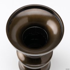画像3: 仏具 花立 鍋丁色 5.0寸 真鍮製 受け皿付 （生花・常花用 仏壇用 伝統仏具 国産品 高岡鋳物 地花立 花器 花瓶） (3)