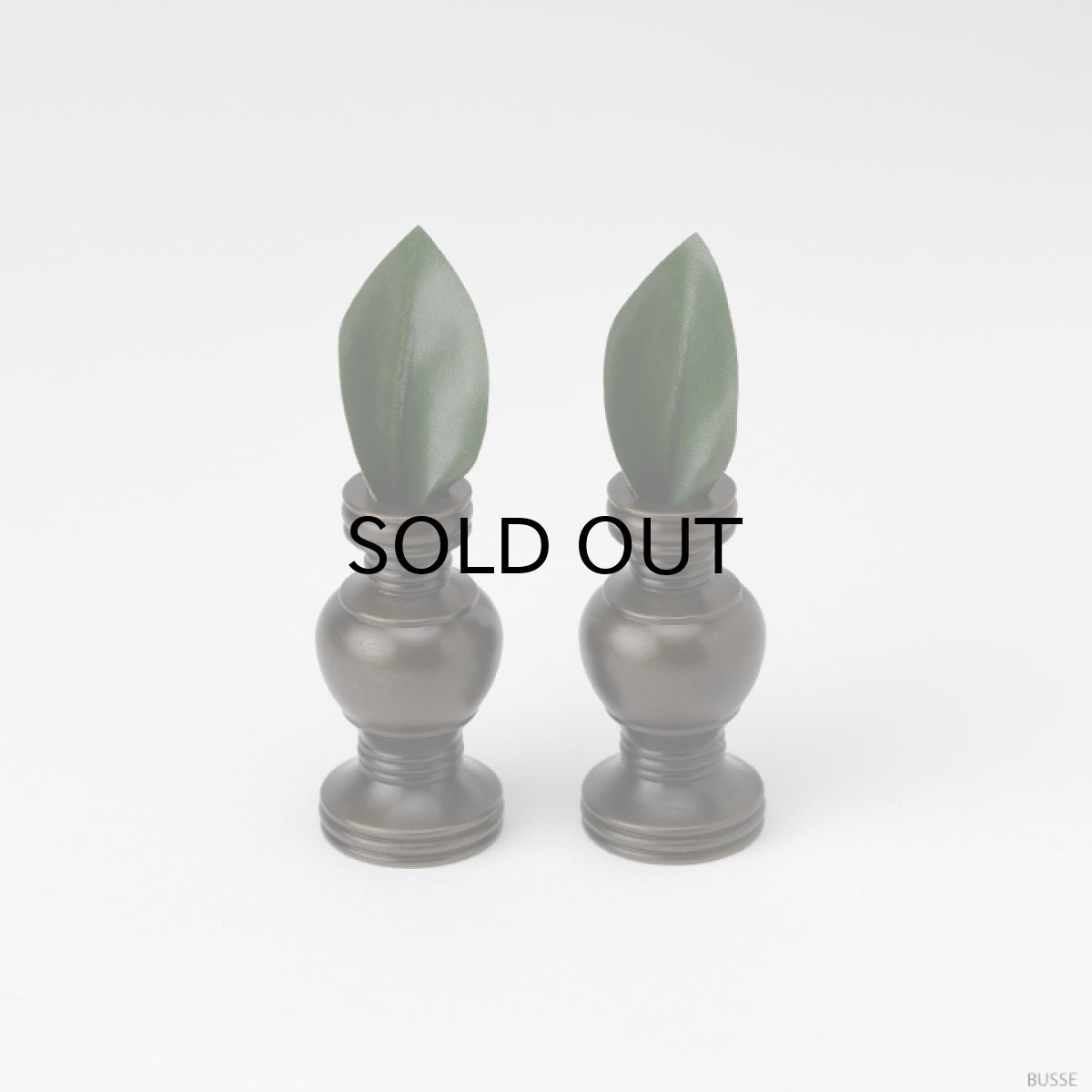 画像1: 華瓶 1.6寸 鍋丁色 一対（2個）浄土真宗本願寺派/お西（仏壇用 しきみ用 伝統仏具 国産品 高岡鋳物 けびょう） (1)