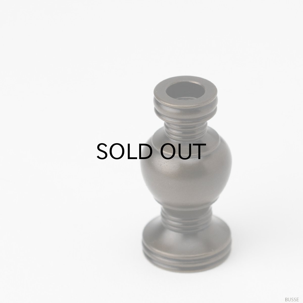 画像2: 華瓶 1.6寸 鍋丁色 一対（2個）浄土真宗本願寺派/お西（仏壇用 しきみ用 伝統仏具 国産品 高岡鋳物 けびょう） (2)