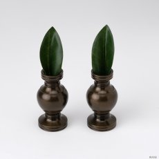 画像1: 華瓶 1.8寸 鍋丁色 一対（2個）浄土真宗本願寺派/お西（仏壇用 しきみ用 伝統仏具 国産品 高岡鋳物 けびょう） (1)