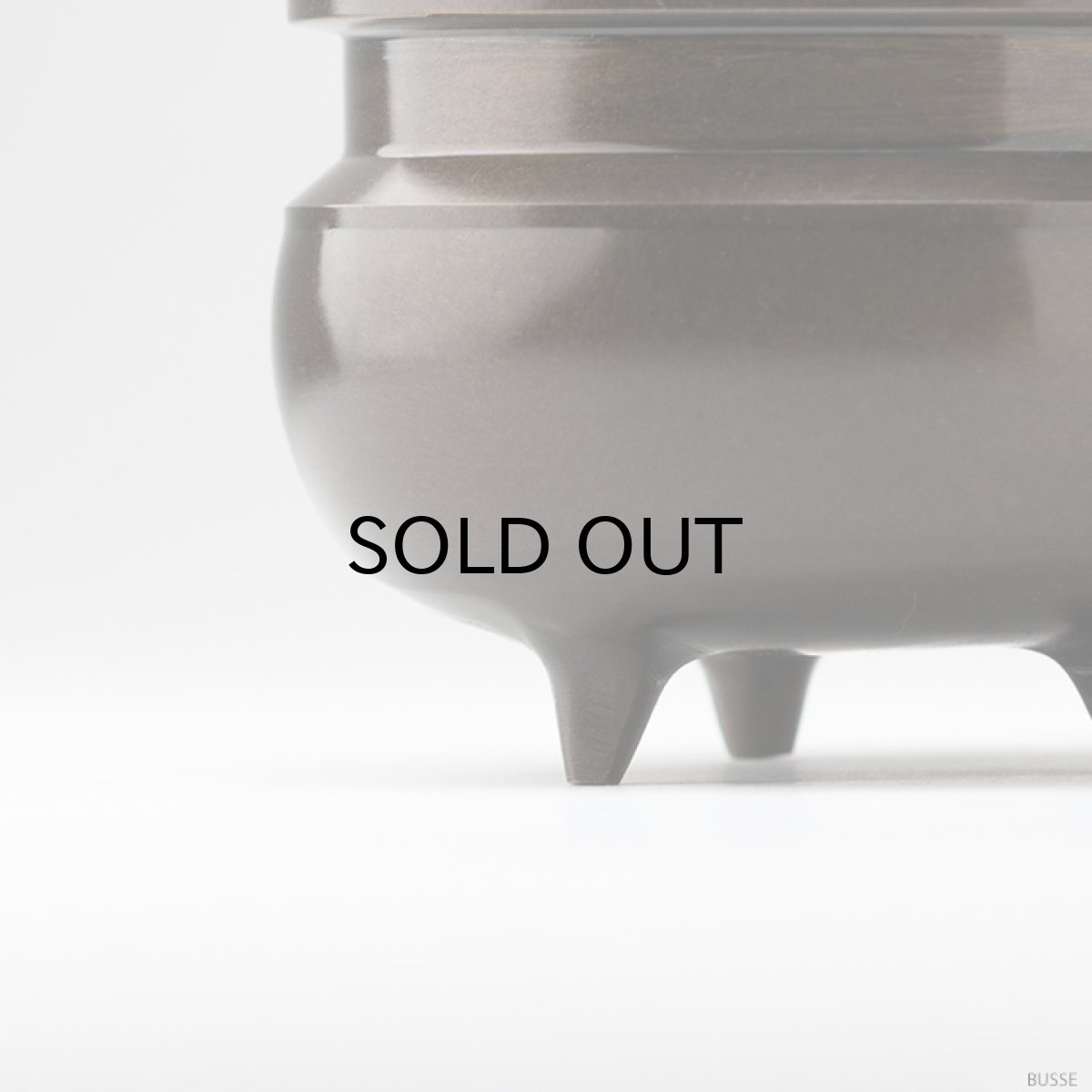 画像4: 仏具 線香立て 鍋丁色 3.0寸 真鍮製 灰付 （香炉 机上香炉 前香炉 仏壇 仏具 伝統仏具 線香 国産品 高岡鋳物 色付） (4)