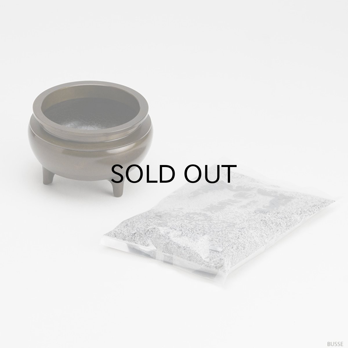 画像5: 仏具 線香立て 鍋丁色 3.0寸 真鍮製 灰付 （香炉 机上香炉 前香炉 仏壇 仏具 伝統仏具 線香 国産品 高岡鋳物 色付） (5)