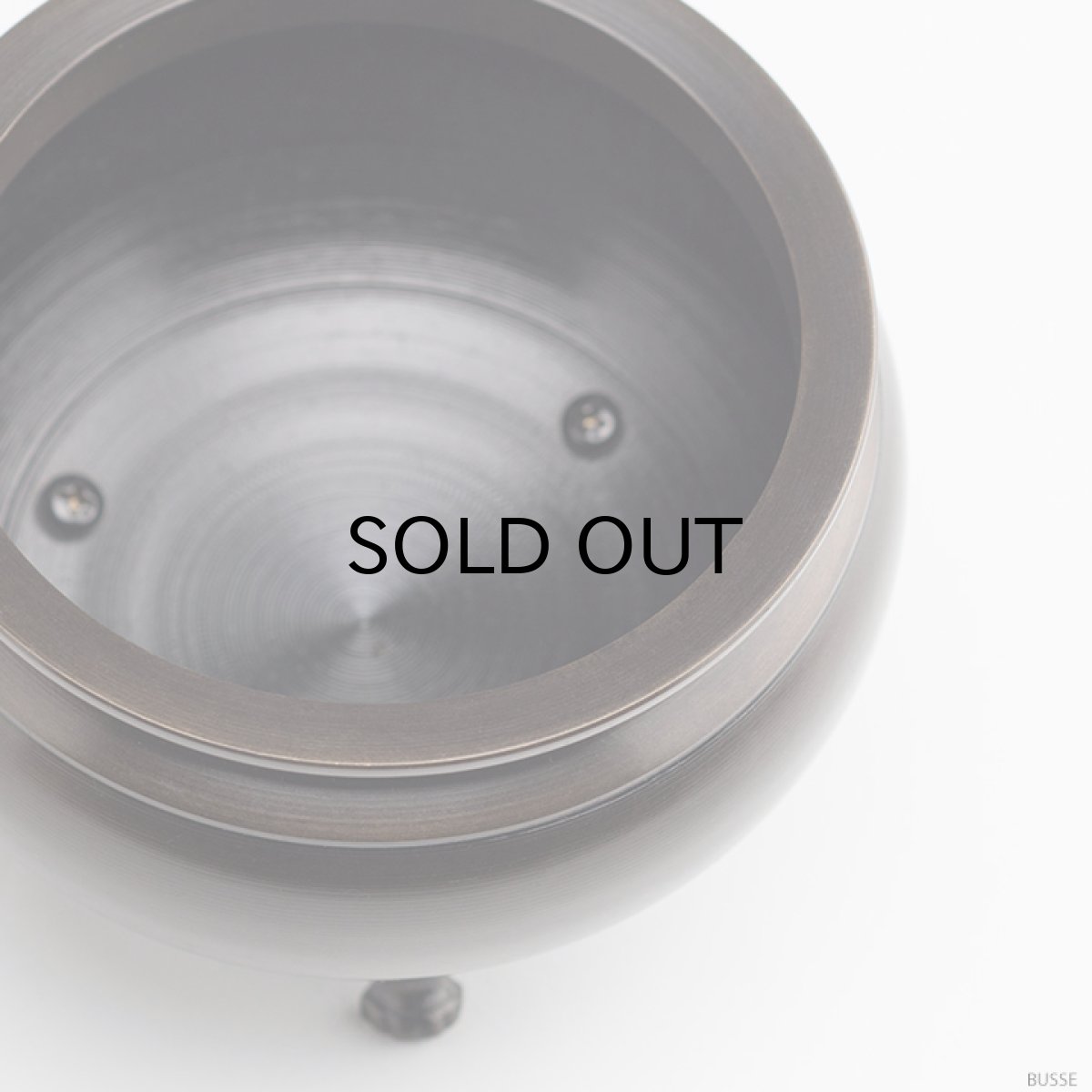 画像3: 仏具 線香立て 鍋丁色 4.5寸 真鍮製 灰付 （香炉 机上香炉 前香炉 仏壇 仏具 伝統仏具 線香 国産品 高岡鋳物 色付） (3)