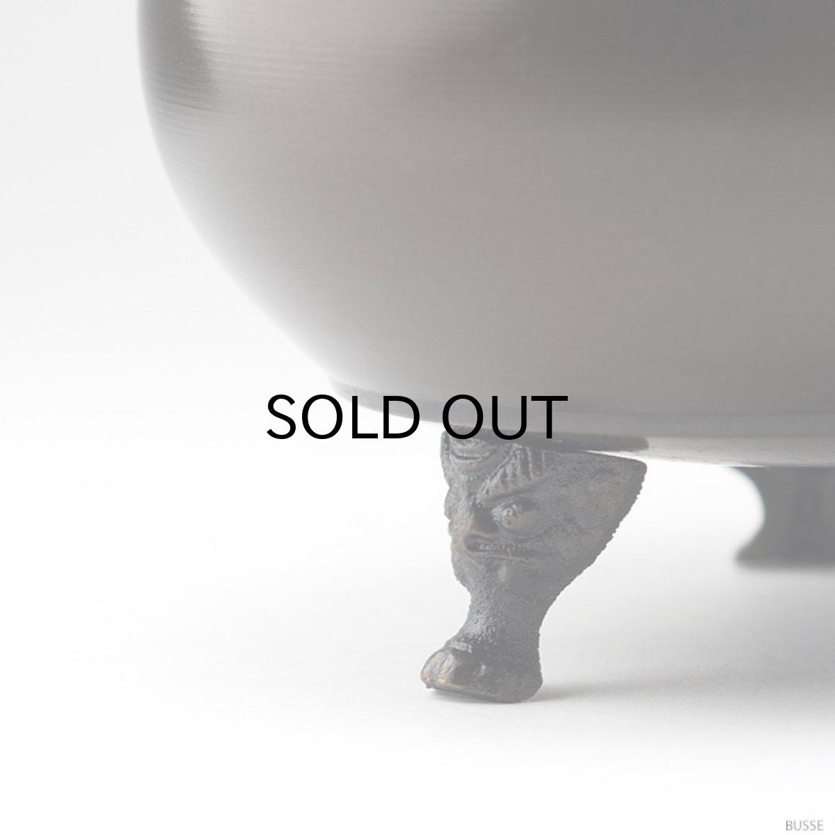 画像4: 仏具 線香立て 鍋丁色 4.5寸 真鍮製 灰付 （香炉 机上香炉 前香炉 仏壇 仏具 伝統仏具 線香 国産品 高岡鋳物 色付） (4)