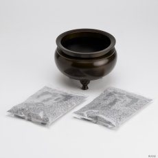 画像5: 仏具 線香立て 鍋丁色 4.5寸 真鍮製 灰付 （香炉 机上香炉 前香炉 仏壇 仏具 伝統仏具 線香 国産品 高岡鋳物 色付） (5)