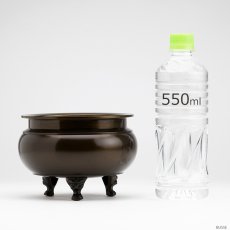 画像8: 仏具 線香立て 鍋丁色 5.0寸 真鍮製 灰付 （香炉 机上香炉 前香炉 仏壇 仏具 伝統仏具 線香 国産品 高岡鋳物 色付） (8)