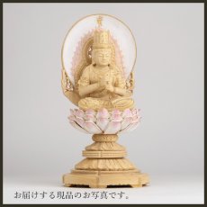 画像16: 仏像 大日如来 座像 柘植製 丸座 2寸 金泥書 さくら色 淡彩色 真言宗 /総柘植 つげ ツゲ ２寸 2.0寸 ２．０寸 二寸 丸台座 丸台 蓮華座 丸光背 円光背 仏壇用 御本尊 ピンク 桜色 (16)