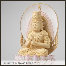 画像15: 仏像 大日如来 座像 柘植製 丸座 2寸 金泥書 さくら色 淡彩色 真言宗 /総柘植 つげ ツゲ ２寸 2.0寸 ２．０寸 二寸 丸台座 丸台 蓮華座 丸光背 円光背 仏壇用 御本尊 ピンク 桜色 (15)