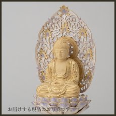 画像15: 仏像 釈迦如来 座像 柘植製/ツゲ 丸座 1.8寸 金泥書 淡彩色 藤色 曹洞宗・臨済宗・天台宗 /つげ １．８寸 1寸8分 １寸８分 丸台座 丸台 蓮華座 仏壇用 ご本尊 パープル 紫 むらさき (15)