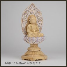 画像15: 仏像 釈迦如来 座像 柘植製/ツゲ 丸座 2寸 金泥書 淡彩色  藤色 曹洞宗・臨済宗・天台宗 /つげ ２寸 2.0寸 ２．０寸 二寸 丸台座 丸台 蓮華座 仏壇用 ご本尊 パープル 紫 むらさき (15)