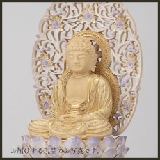 画像16: 仏像 釈迦如来 座像 柘植製/ツゲ 丸座 2寸 金泥書 淡彩色  藤色 曹洞宗・臨済宗・天台宗 /つげ ２寸 2.0寸 ２．０寸 二寸 丸台座 丸台 蓮華座 仏壇用 ご本尊 パープル 紫 むらさき (16)