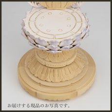 画像17: 仏像 釈迦如来 座像 柘植製/ツゲ 丸座 2寸 金泥書 淡彩色  藤色 曹洞宗・臨済宗・天台宗 /つげ ２寸 2.0寸 ２．０寸 二寸 丸台座 丸台 蓮華座 仏壇用 ご本尊 パープル 紫 むらさき (17)