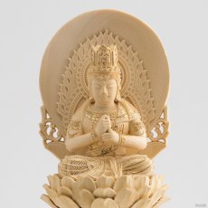 画像4: 【在庫限り】仏像 大日如来 座像 柘植製 丸座 1.8寸 金泥書 真言宗 /総柘植 つげ ツゲ １．８寸 1寸8分 １寸８分 丸台座 丸台 蓮華座 丸光背 円光背 真言宗 仏壇用 御本尊 (4)