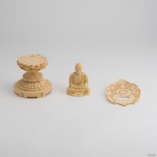 画像10: 仏像 釈迦如来 座像 柘植製/ツゲ 丸座 1.8寸 金泥書 曹洞宗・臨済宗・天台宗 /おしゃか様 つげ １．８寸 1寸8分 １寸８分 丸台座 丸台 蓮華座 仏壇用 ご本尊 (10)