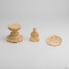 画像10: 仏像 釈迦如来 座像 柘植製/ツゲ 丸座 1.8寸 木地 曹洞宗・臨済宗・天台宗 /おしゃか様 つげ １．８寸 1寸8分 １寸８分 丸台座 丸台 蓮華座 仏壇用 ご本尊 (10)