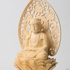 画像3: 仏像 釈迦如来 座像 ヒノキ製 丸座 2寸 曹洞宗・臨済宗・天台宗 /桧木 檜 ひのき ２寸 2.0寸 ２．０寸 二寸 丸台座 蓮華座 唐草光背 御本尊 (3)