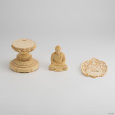 画像10: 仏像 釈迦如来 座像 柘植製/ツゲ 丸座 2寸 木地 曹洞宗・臨済宗・天台宗 /おしゃか様 つげ ２寸 2.0寸 ２．０寸 二寸 丸台座 丸台 蓮華座 仏壇用 ご本尊 (10)