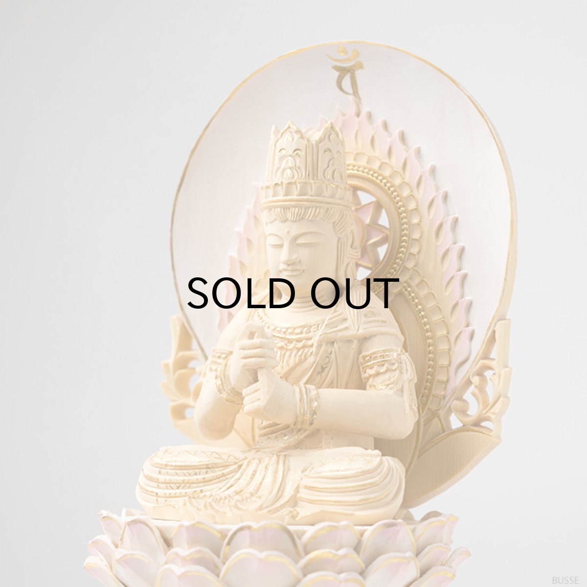 画像3: 仏像 大日如来 座像 柘植製 丸座 2寸 金泥書 さくら色 淡彩色 真言宗 /総柘植 つげ ツゲ ２寸 2.0寸 ２．０寸 二寸 丸台座 丸台 蓮華座 丸光背 円光背 仏壇用 御本尊 ピンク 桜色 (3)