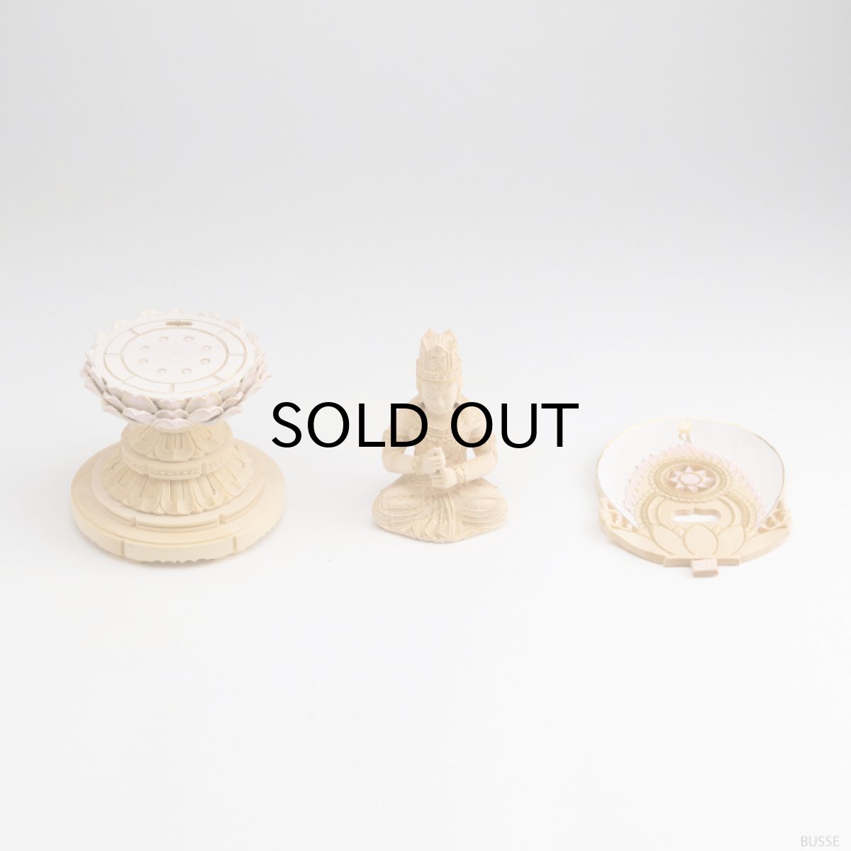 画像10: 仏像 大日如来 座像 柘植製 丸座 2寸 金泥書 さくら色 淡彩色 真言宗 /総柘植 つげ ツゲ ２寸 2.0寸 ２．０寸 二寸 丸台座 丸台 蓮華座 丸光背 円光背 仏壇用 御本尊 ピンク 桜色 (10)