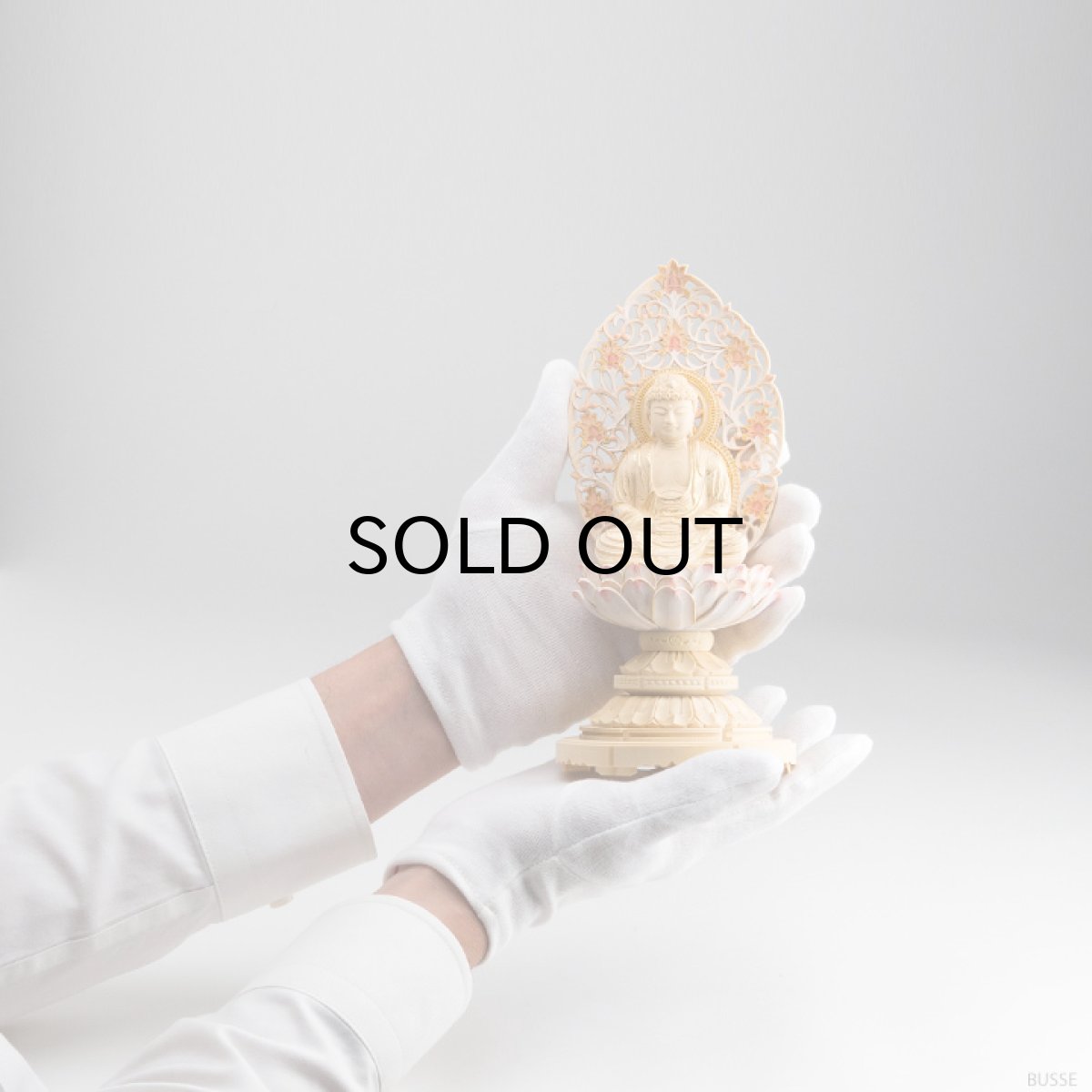 画像12: 仏像 釈迦如来 座像 柘植製/ツゲ 丸座 2寸 金泥書 淡彩色 さくら色 曹洞宗・臨済宗・天台宗 /つげ ２寸 2.0寸 ２．０寸 二寸 丸台座 丸台 蓮華座 仏壇用 ご本尊 ピンク 桜色 (12)