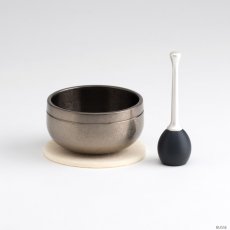 画像1: おりんセット 夢想りん 朧銀色 1.8寸 / 2.0寸 リン棒付き(おりん 仏具 おしゃれ ミニ モダン 夢想リン おリン 仏壇用 手元供養 銀色 シルバー 銀バレル) (1)